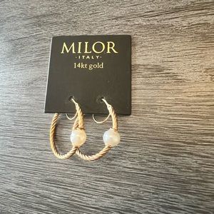 14k gold Pearl earrings
